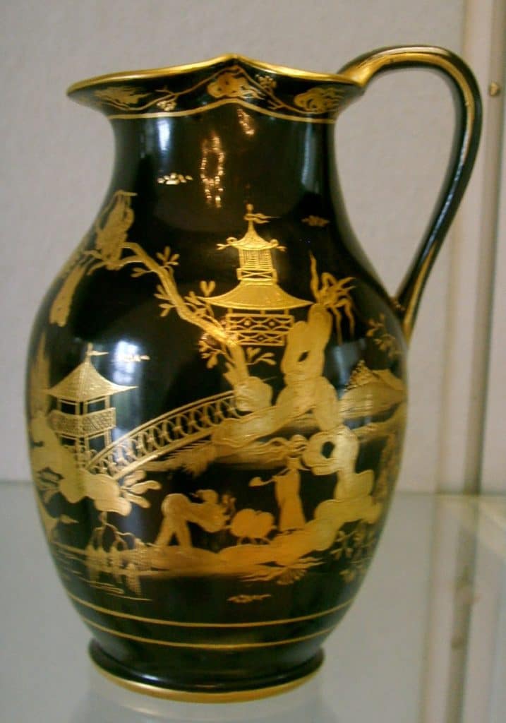 Image of Ming Dynasty vase used in Asian design and detailing